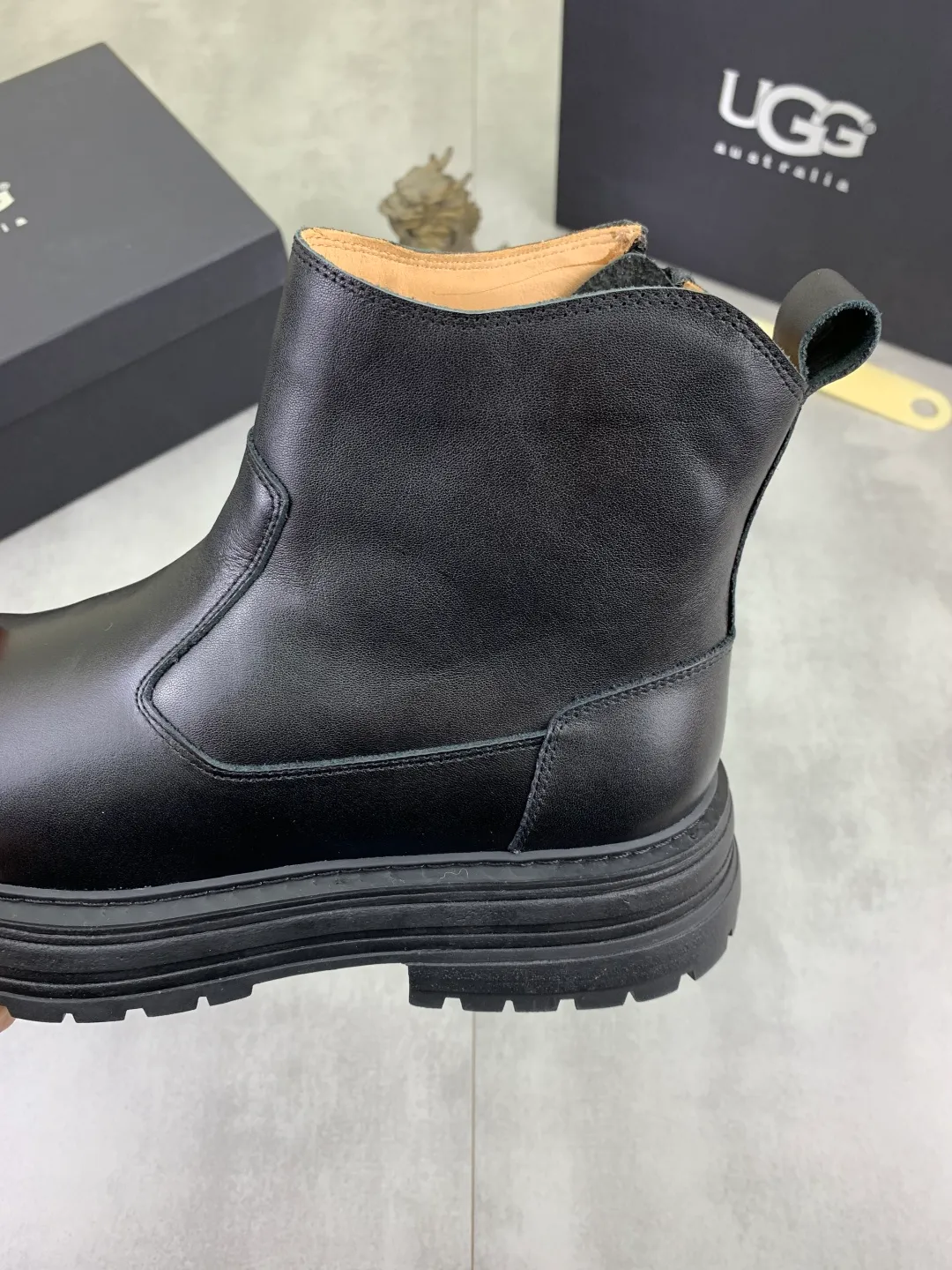 Men's men's shoes 💰P660 New arrival 🆕🆕🆕 IUGGI Men's British retro Martin boots Winter new men's outdoor hiking boots First layer of cowhide on the outside and wool on the inside Comfortable and warm Rubber sole sole Non-slip and firm Trendy and fashionable Casual and versatile Size: 38-44 (45 customized) Color: three colors